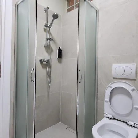 Reis Apartment